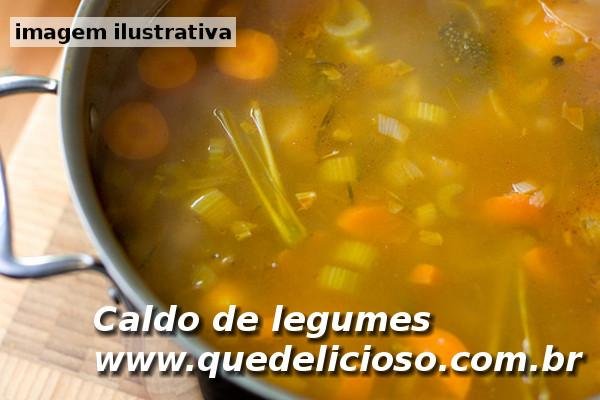 Caldo de legumes para usar em suas receitas